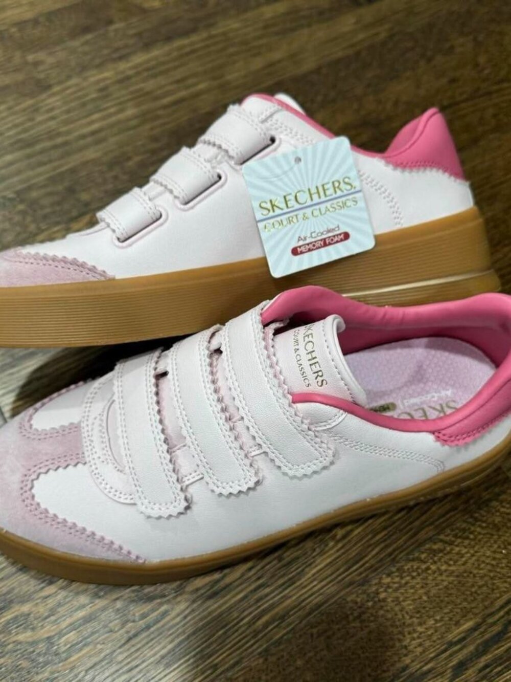 skechers court & classics sneakers in pink (size 7W)